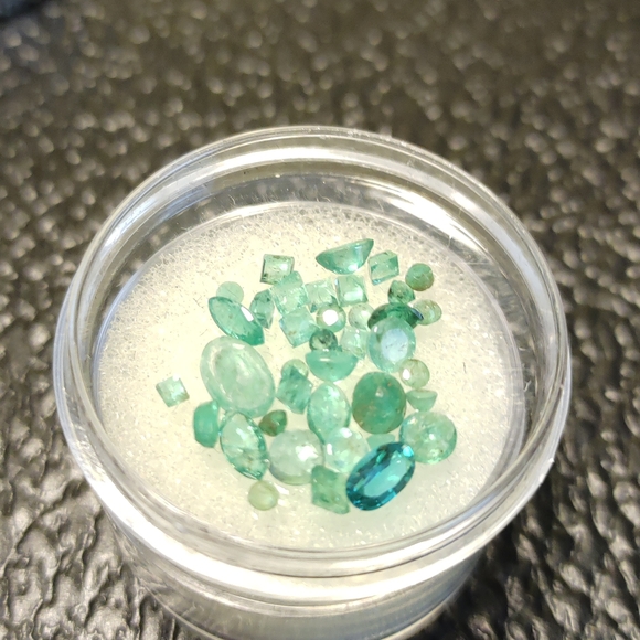 Faceted Mixed Emerald Gemstone # 155 - Picture 2 of 4